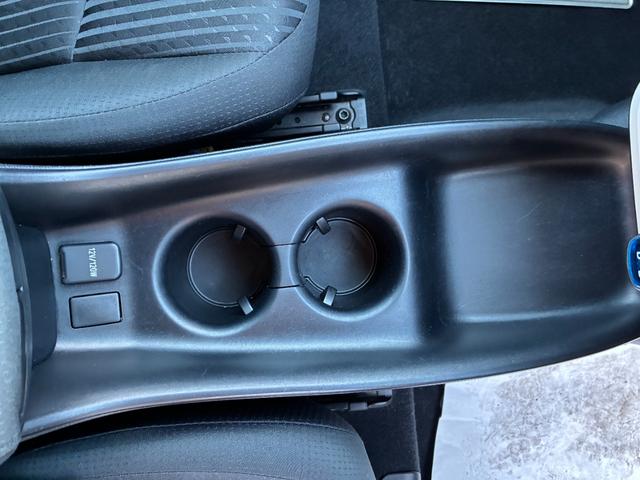 プリウス Ｓセーフティプラス　純正ナビ／ＥＴＣ／バックカメラ／前後ドラレコ／フルセグ／ＣＤ・ＤＶＤ／Ｂｌｕｅｔｏｏｔｈ／車線逸脱防止／クリアランスソナー／パーキングアシスト／オートハイビーム／横滑り防止／／スペアキー／取説／保証書（49枚目）