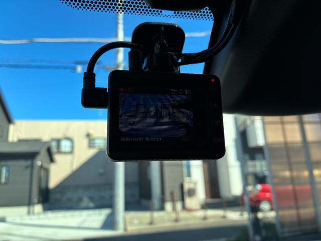 プリウス Ｓセーフティプラス　純正ナビ／ＥＴＣ／バックカメラ／前後ドラレコ／フルセグ／ＣＤ・ＤＶＤ／Ｂｌｕｅｔｏｏｔｈ／車線逸脱防止／クリアランスソナー／パーキングアシスト／オートハイビーム／横滑り防止／／スペアキー／取説／保証書（52枚目）