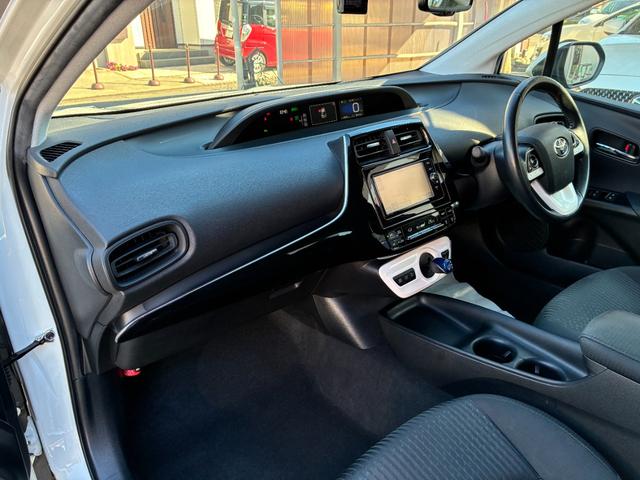 プリウス Ｓセーフティプラス　純正ナビ／ＥＴＣ／バックカメラ／前後ドラレコ／フルセグ／ＣＤ・ＤＶＤ／Ｂｌｕｅｔｏｏｔｈ／車線逸脱防止／クリアランスソナー／パーキングアシスト／オートハイビーム／横滑り防止／／スペアキー／取説／保証書（54枚目）