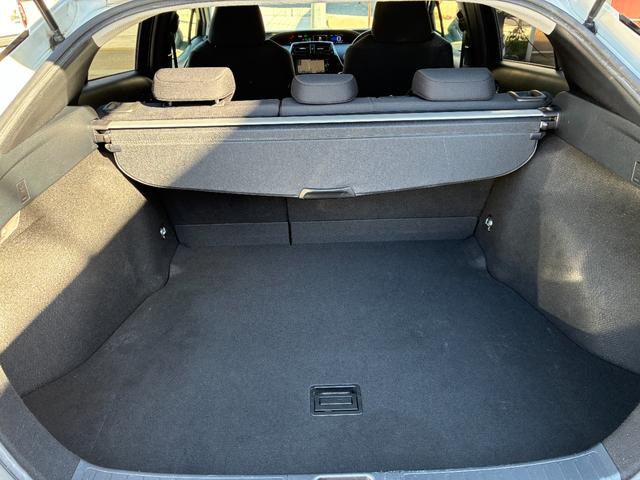 プリウス Ｓセーフティプラス　純正ナビ／ＥＴＣ／バックカメラ／前後ドラレコ／フルセグ／ＣＤ・ＤＶＤ／Ｂｌｕｅｔｏｏｔｈ／車線逸脱防止／クリアランスソナー／パーキングアシスト／オートハイビーム／横滑り防止／／スペアキー／取説／保証書（65枚目）