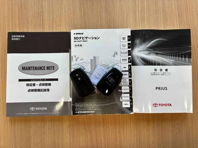 プリウス Ｓセーフティプラス　純正ナビ／ＥＴＣ／バックカメラ／前後ドラレコ／フルセグ／ＣＤ・ＤＶＤ／Ｂｌｕｅｔｏｏｔｈ／車線逸脱防止／クリアランスソナー／パーキングアシスト／オートハイビーム／横滑り防止／／スペアキー／取説／保証書（72枚目）