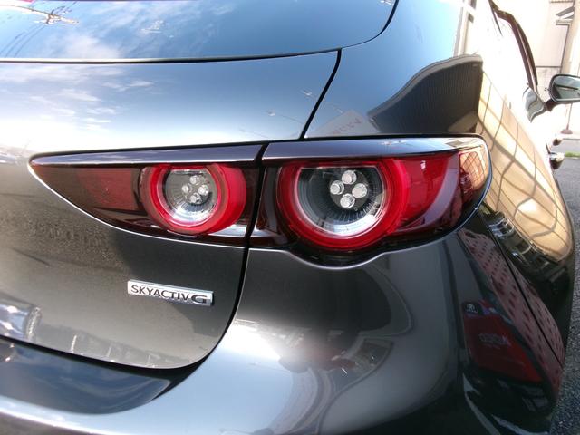 MAZDA3ファストバック 20S Lパッケージ ユーザー買取車/マツダコネクトナビ/TV/DVD/ETC/全方位モニター/BOSEサウンド12スピーカー/純正フルエアロ/衝突軽減装置/追従クルコン/シートヒーター/黒革シート/ローダウン(17枚目)