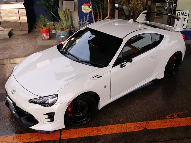 ８６ ＧＴリミテッド　ＨＫＳスーパーチャージャーキット　ＴＲＤフロントスポイラー　サイドスカート　ｎｕｒｓｐｅｃリヤウィング　ＧＴミラー　ＴＲＤブレーキキット　ＲＡＹＳ１８インチ　ＴＥＩＮサス（7枚目）