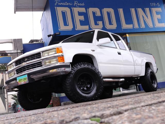 ＧＭＣ Ｋ－１５００ ベースグレード　Ｋ－１５００　エクストラキャブ　４ＷＤ　シボレーフェイス変更　リフトアップ　ＸＥＮＯＮオーバーフェンダー　ヘッドライナー　ヒッチメンバー　令和５年整備時交換部品あり　オールペン　ホイールチッピング塗装（2枚目）