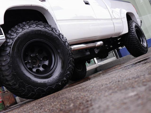 ＧＭＣ Ｋ－１５００ ベースグレード　Ｋ－１５００　エクストラキャブ　４ＷＤ　シボレーフェイス変更　リフトアップ　ＸＥＮＯＮオーバーフェンダー　ヘッドライナー　ヒッチメンバー　令和５年整備時交換部品あり　オールペン　ホイールチッピング塗装（6枚目）