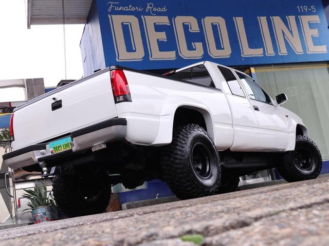 ＧＭＣ Ｋ－１５００ ベースグレード　Ｋ－１５００　エクストラキャブ　４ＷＤ　シボレーフェイス変更　リフトアップ　ＸＥＮＯＮオーバーフェンダー　ヘッドライナー　ヒッチメンバー　令和５年整備時交換部品あり　オールペン　ホイールチッピング塗装（8枚目）