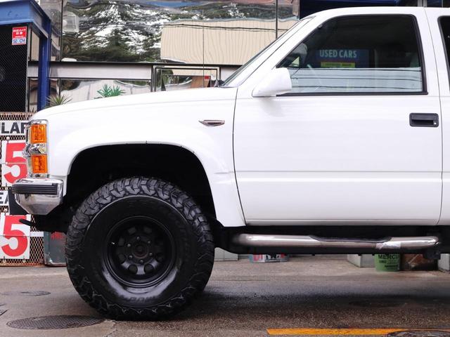 ＧＭＣ Ｋ－１５００ ベースグレード　Ｋ－１５００　エクストラキャブ　４ＷＤ　シボレーフェイス変更　リフトアップ　ＸＥＮＯＮオーバーフェンダー　ヘッドライナー　ヒッチメンバー　令和５年整備時交換部品あり　オールペン　ホイールチッピング塗装（15枚目）