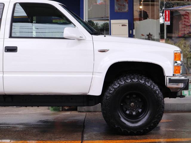 ＧＭＣ Ｋ－１５００ ベースグレード　Ｋ－１５００　エクストラキャブ　４ＷＤ　シボレーフェイス変更　リフトアップ　ＸＥＮＯＮオーバーフェンダー　ヘッドライナー　ヒッチメンバー　令和５年整備時交換部品あり　オールペン　ホイールチッピング塗装（20枚目）