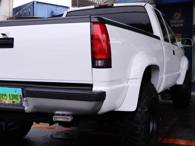 ＧＭＣ Ｋ－１５００ ベースグレード　Ｋ－１５００　エクストラキャブ　４ＷＤ　シボレーフェイス変更　リフトアップ　ＸＥＮＯＮオーバーフェンダー　ヘッドライナー　ヒッチメンバー　令和５年整備時交換部品あり　オールペン　ホイールチッピング塗装（35枚目）