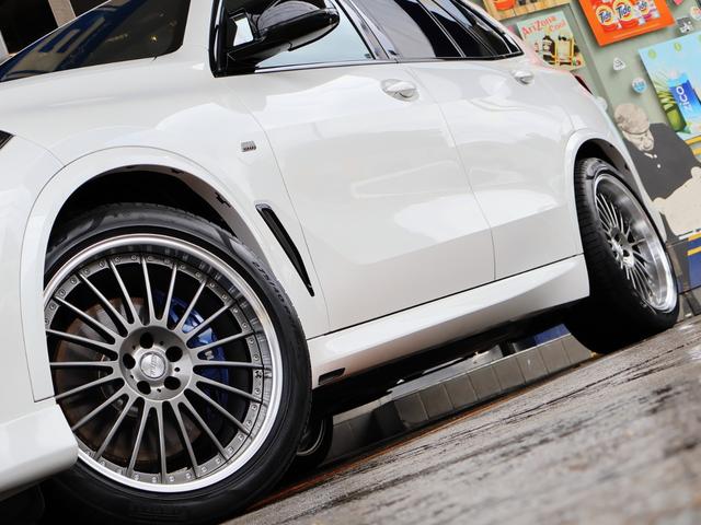 Ｘ５ ｘＤｒｉｖｅ　３５ｄ　Ｍスポーツ　電子制御アダプティブサスペンション　パノラマサンルーフ　ハーマンカードン　ミネラルホワイト　ブラウン内装　ＡＣシュニッツァーフロントスポイラー　ＴＷＳ２１インチ　Ｍドアミラー　オートテールゲート（2枚目）