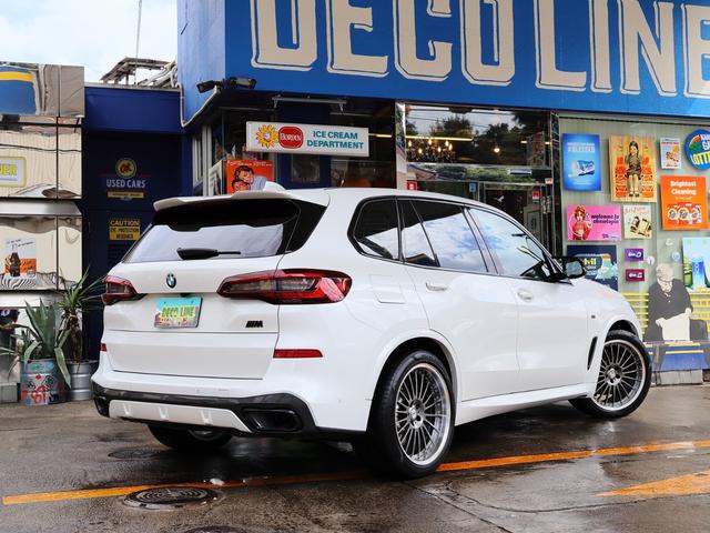 Ｘ５ ｘＤｒｉｖｅ　３５ｄ　Ｍスポーツ　電子制御アダプティブサスペンション　パノラマサンルーフ　ハーマンカードン　ミネラルホワイト　ブラウン内装　ＡＣシュニッツァーフロントスポイラー　ＴＷＳ２１インチ　Ｍドアミラー　オートテールゲート（6枚目）