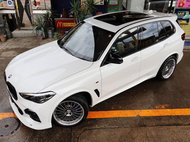 Ｘ５ ｘＤｒｉｖｅ　３５ｄ　Ｍスポーツ　電子制御アダプティブサスペンション　パノラマサンルーフ　ハーマンカードン　ミネラルホワイト　ブラウン内装　ＡＣシュニッツァーフロントスポイラー　ＴＷＳ２１インチ　Ｍドアミラー　オートテールゲート（32枚目）