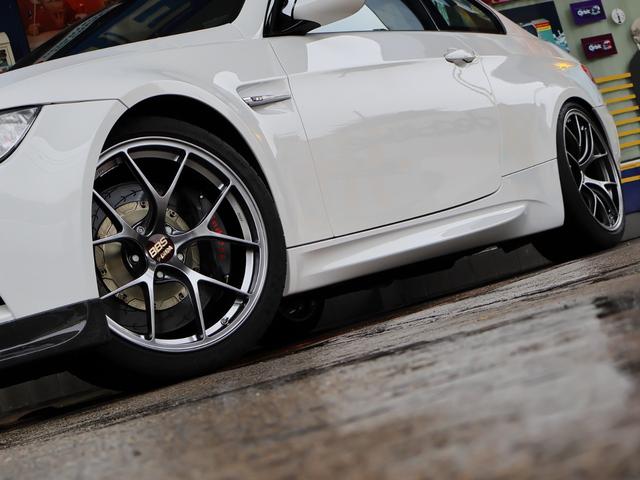 Ｍ３ Ｍ３クーペ　Ｇ－ＰＯＷＥＲ　ＳＫＩスーパーチャージャーシステム　ＥＮＤＬＥＳＳレーシングＭＯＮＯブレーキ　アラゴスタ車高調×エアサス　３Ｄデザイン　ＨＫＳ　ＣＡＭＰ２　　ワンオフマフラー（7枚目）