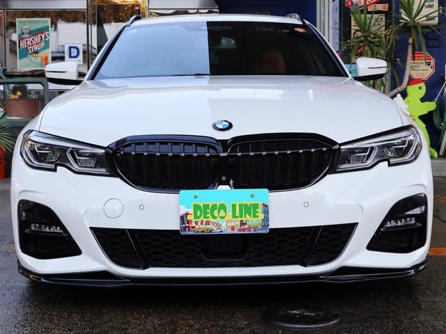 フェイスラインが、ノーマルの様でノーマルじゃない感じが大人演出。ピアノブラックカラーに統一した、グリルとリップは組み合わせが良！