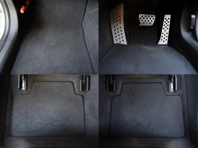フロアマットを見れば綺麗に使っていたことが一目瞭然！車好きならこの気持ちが伝わりそうですね。