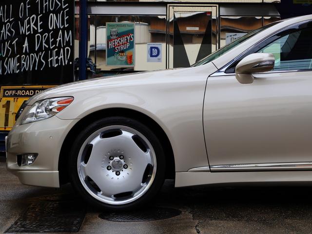 ＬＳ ＬＳ４６０　バージョンＳＺ　中期　Ｃａｒｌｓｓｏｎ２０インチ　ＳＲ　Ｓクロージャ―　アルカンタラルーフライナーＦＳＲスカート＆Ｔスポイラー　Ｐサウンド　黒革シート　シートヒーター＆ベンチレーション　Ａトランク（14枚目）