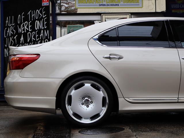 ＬＳ ＬＳ４６０　バージョンＳＺ　中期　Ｃａｒｌｓｓｏｎ２０インチ　ＳＲ　Ｓクロージャ―　アルカンタラルーフライナーＦＳＲスカート＆Ｔスポイラー　Ｐサウンド　黒革シート　シートヒーター＆ベンチレーション　Ａトランク（16枚目）