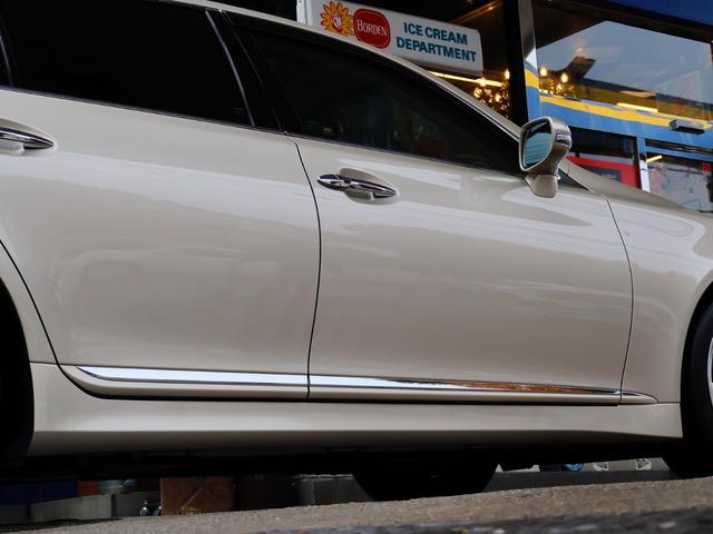 ＬＳ ＬＳ４６０　バージョンＳＺ　中期　Ｃａｒｌｓｓｏｎ２０インチ　ＳＲ　Ｓクロージャ―　アルカンタラルーフライナーＦＳＲスカート＆Ｔスポイラー　Ｐサウンド　黒革シート　シートヒーター＆ベンチレーション　Ａトランク（20枚目）