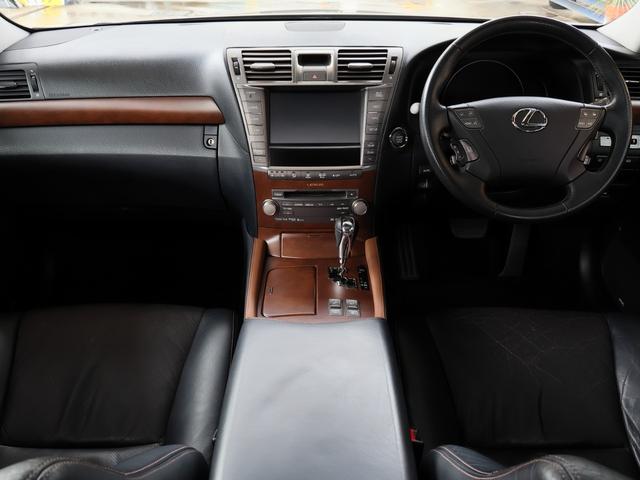 ＬＳ ＬＳ４６０　バージョンＳＺ　中期　Ｃａｒｌｓｓｏｎ２０インチ　ＳＲ　Ｓクロージャ―　アルカンタラルーフライナーＦＳＲスカート＆Ｔスポイラー　Ｐサウンド　黒革シート　シートヒーター＆ベンチレーション　Ａトランク（46枚目）