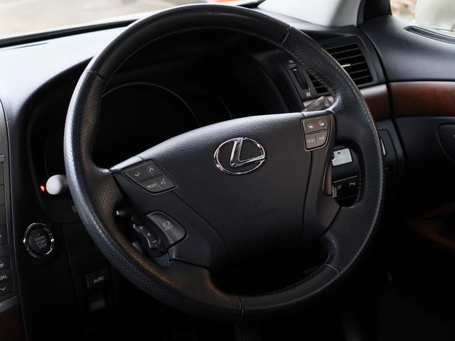 ＬＳ ＬＳ４６０　バージョンＳＺ　中期　Ｃａｒｌｓｓｏｎ２０インチ　ＳＲ　Ｓクロージャ―　アルカンタラルーフライナーＦＳＲスカート＆Ｔスポイラー　Ｐサウンド　黒革シート　シートヒーター＆ベンチレーション　Ａトランク（52枚目）