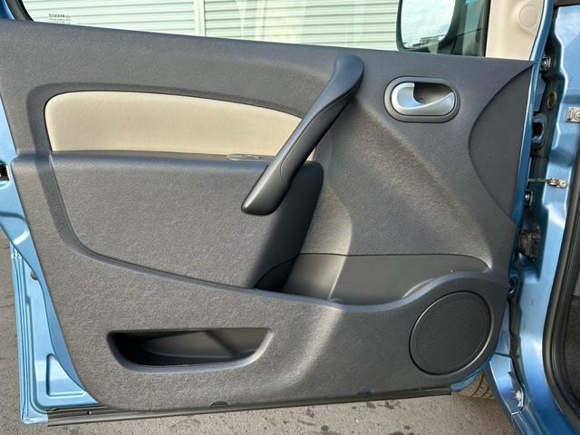 カングー １．６　純正５速マニュアル　走行１１０００キロ　修復歴無し　ディーラー車　両側スライドドアドア　電動格納ミラー　キーレスエントリー（33枚目）
