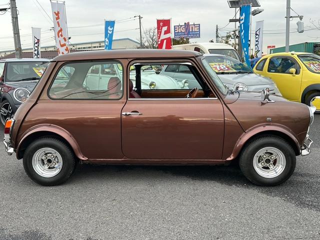 ＭＩＮＩ １．３　社外センターメーター　オーバーフェンダー　ローダウン　スピードスターアルミ　修復歴無し　ウッドパネル　ＥＴＣ　クーラー　色替車（7枚目）