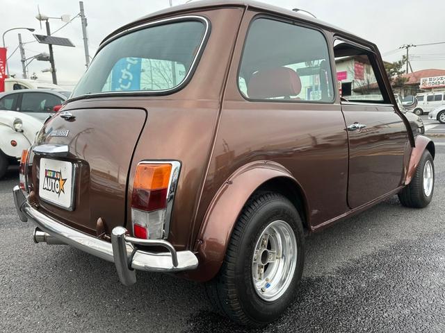 ＭＩＮＩ １．３　社外センターメーター　オーバーフェンダー　ローダウン　スピードスターアルミ　修復歴無し　ウッドパネル　ＥＴＣ　クーラー　色替車（11枚目）