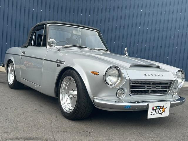 日産 フェアレディ　ダットサン　ＳＲ３１１　ＳＯＬＥＸキャブレター　５速マニュアル　社外タコ足マフラー（8枚目）
