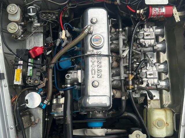 日産 フェアレディ　ダットサン　ＳＲ３１１　ＳＯＬＥＸキャブレター　５速マニュアル　社外タコ足マフラー（15枚目）