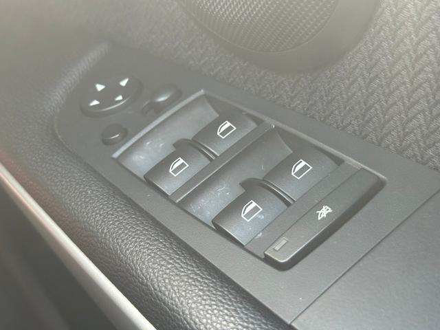 ３シリーズ ３２０ｉ　走行６０００キロ　ディーラー車　修復歴無し　ミラー内蔵ＥＴＣ　ドライブレコーダー　バックカメラ　キーレスエントリー　電動シート　ＭＴモード付（40枚目）