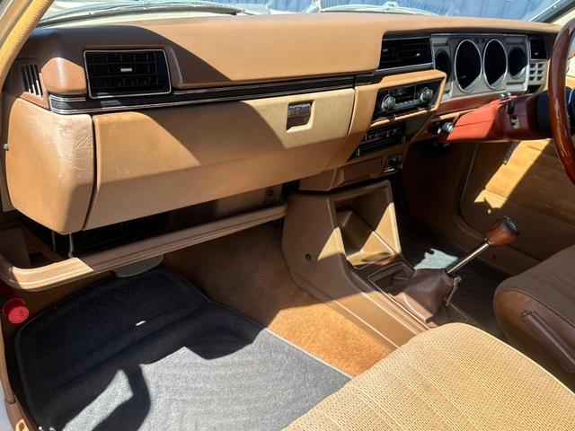 サニーバン 　３１０サニーバン改ワゴン　Ｆ車高調　純正４速　修復歴無し　Ａ１４エンジン搭載　フェンダーミラー　Ｗｏｒｋアルミホイール　ウッドハンドル　バン改ワゴン登録　ＶＨＢ３１１　４ＭＴ　マニュアル車（34枚目）