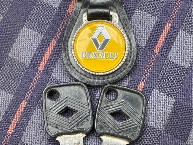 ４ キャトル　ＧＴＬ　左ハンドル　４速ＭＴ　キャンバストップ　修復歴なし　丸目ライト　タコメーター　ビーチボーイズ　マニュアル車（48枚目）