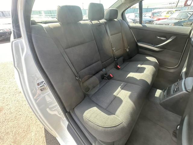 ３シリーズ ３２０ｉ　走行１６０００キロ　修復歴無し　ディーラー車　パワーシート　ＭＴモード　１６インチアルミホイール　ＴＶ・ＤＶＤ再生　ドライブレコーダー　ＭＴモード付き　フロントフォグランプ（18枚目）