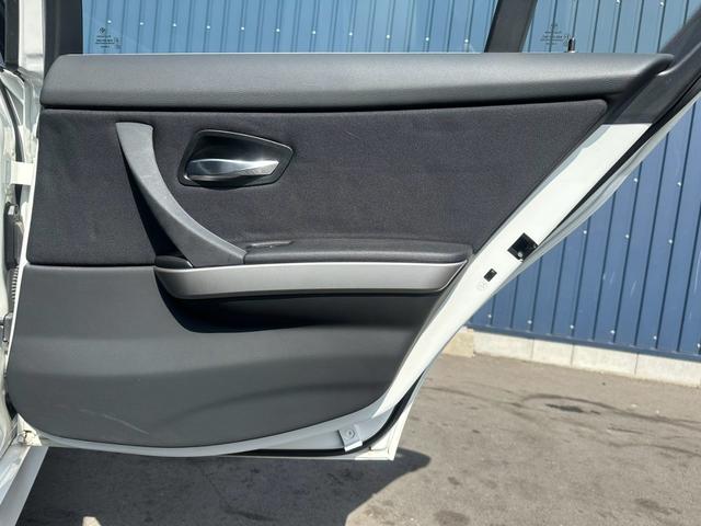 ３シリーズ ３２０ｉ　走行１６０００キロ　修復歴無し　ディーラー車　パワーシート　ＭＴモード　１６インチアルミホイール　ＴＶ・ＤＶＤ再生　ドライブレコーダー　ＭＴモード付き　フロントフォグランプ（39枚目）