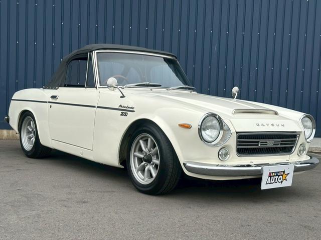 日産 フェアレディ　ダットサン　ＳＲ３１１　５速マニュアル　ＳＯＬＥＸキャブ　Ｕ２０エンジン　１４インチアルミホイール　ＮＡＲＤＩステアリング　ＥＴＣ　５ＭＴ　マニュアル車（8枚目）