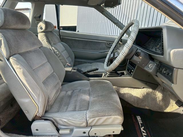 シルビア 　Ｓ１１０　５速マニュアル　Ｚ１８型エンジン　ＣＤ再生　車検令和７年８月　１３インチアルミホイール　フェンダーミラー　フロントフォグランプ　全塗装済（17枚目）