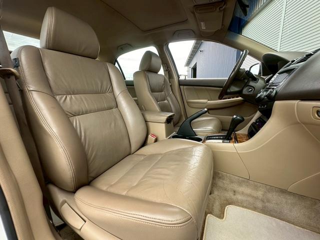アコード 　２．４　左ハンドル　走行８５０００キロ　サンルーフ　車高調　メーターマイル表記　本革シート　１７インチアルミホイール　シートヒーター　オートクルーズコントロール　パワーシート　ＥＴＣ（18枚目）