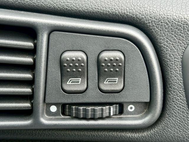 アルファ１４５ クアドリフォリオ　ツインスパーク　純正５速　ワンオーナー　アラゴスタ車高調　修復歴無し　ディーラー車　ＥＴＣ　ドライブレコーダー　５ＭＴ　マニュアル車（30枚目）