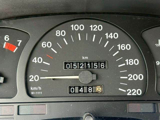 アストラ カブリオ　左ハンドル　走行５２０００キロ　修復歴無し　ディーラー車　１４インチアルミホイール　リアフォグランプ　ナビ（28枚目）
