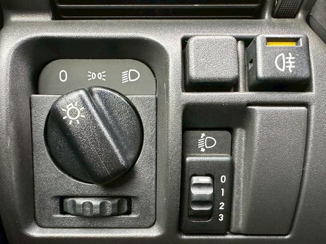 アストラ カブリオ　左ハンドル　走行５２０００キロ　修復歴無し　ディーラー車　１４インチアルミホイール　リアフォグランプ　ナビ（29枚目）