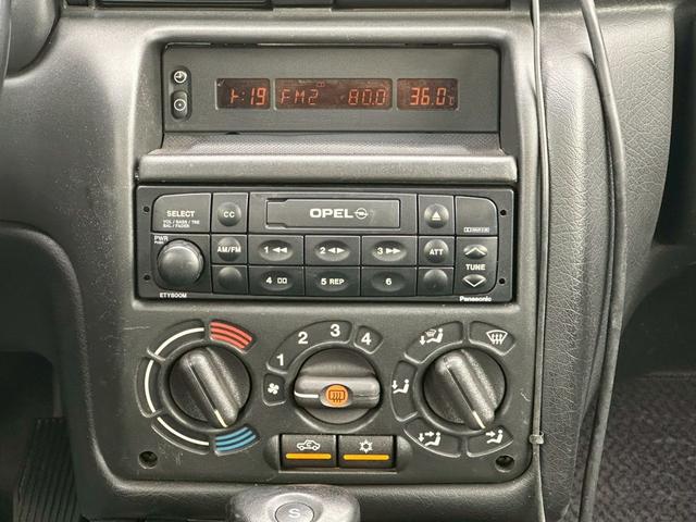 アストラ カブリオ　左ハンドル　走行５２０００キロ　修復歴無し　ディーラー車　１４インチアルミホイール　リアフォグランプ　ナビ（32枚目）