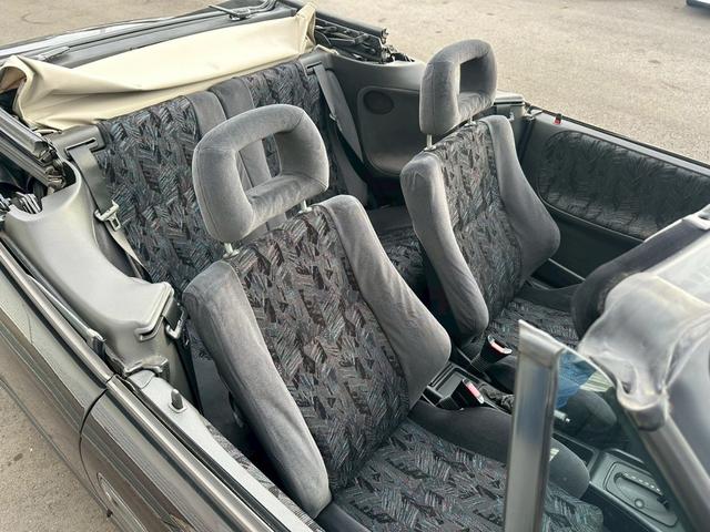 アストラ カブリオ　左ハンドル　走行５２０００キロ　修復歴無し　ディーラー車　１４インチアルミホイール　リアフォグランプ　ナビ（36枚目）