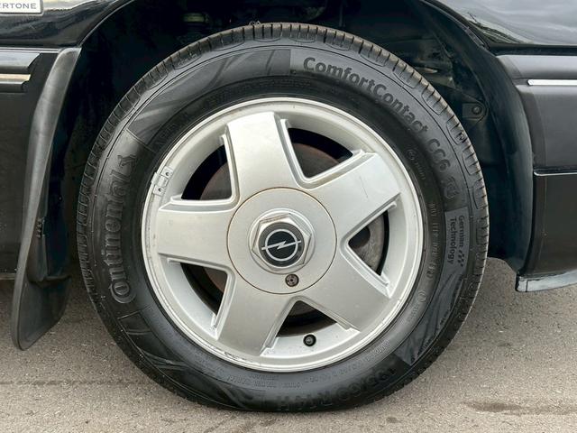 アストラ カブリオ　左ハンドル　走行５２０００キロ　修復歴無し　ディーラー車　１４インチアルミホイール　リアフォグランプ　ナビ（49枚目）