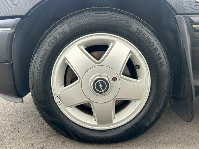 アストラ カブリオ　左ハンドル　走行５２０００キロ　修復歴無し　ディーラー車　１４インチアルミホイール　リアフォグランプ　ナビ（52枚目）