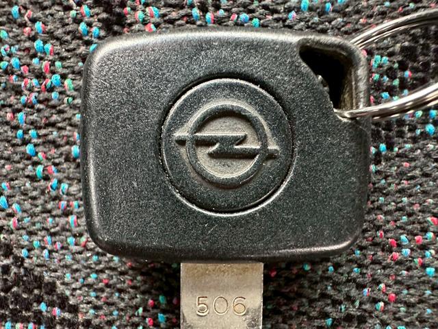 アストラ カブリオ　左ハンドル　走行５２０００キロ　修復歴無し　ディーラー車　１４インチアルミホイール　リアフォグランプ　ナビ（54枚目）
