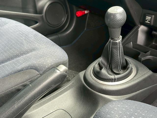 フィット G 純正5速 GE6 修復歴無し 車検令和9年1月 タイミングチェーン ナビ・TV 無限15インチアルミホイール 5MT マニュアル車(32枚目)