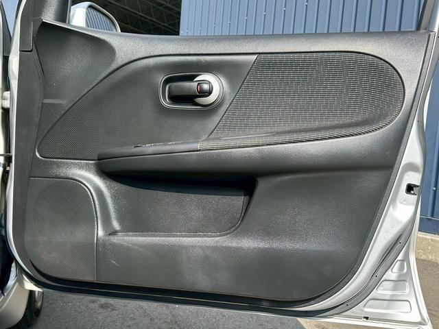 ノート 16X 純正5速 タイミングチェーン ZE11 走行37000キロ HR16エンジン スマートキー 修復歴無し 5MT マニュアル車(40枚目)