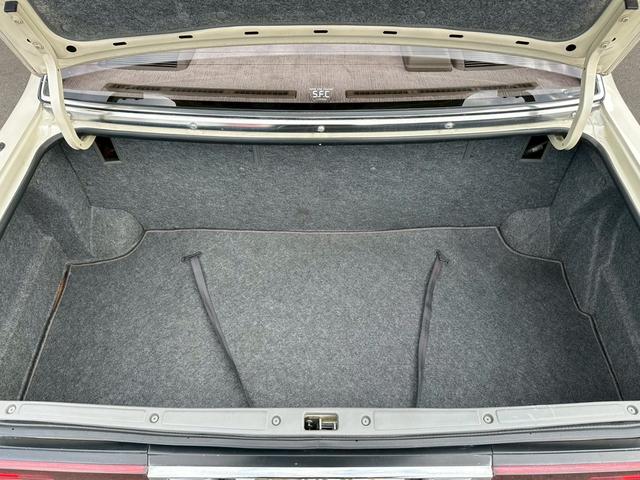 セドリック ブロアム ベンコラ Y31 ワンオーナー 6人乗り 修復歴無し 走行86000キロ車検令和9年8月 VG20エンジン 後席パワーシート フロントフォグランプ(16枚目)