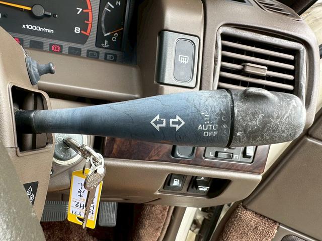 セドリック ブロアム ベンコラ Y31 ワンオーナー 6人乗り 修復歴無し 走行86000キロ車検令和9年8月 VG20エンジン 後席パワーシート フロントフォグランプ(26枚目)