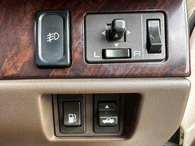 セドリック ブロアム ベンコラ Y31 ワンオーナー 6人乗り 修復歴無し 走行86000キロ車検令和9年8月 VG20エンジン 後席パワーシート フロントフォグランプ(29枚目)